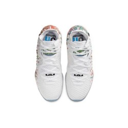 Nike LeBron 17 - Matériaux Respirants et Légers pour Performance Maximale