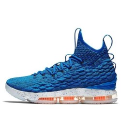 Nike LeBron 15 - Construction Robuste pour Matchs Intenses